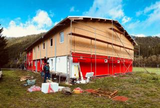 Príbeh obyčajnej kontajnerovej budovy, ťažko tomu uveriť...